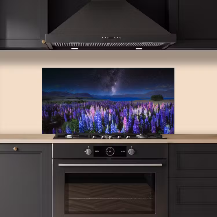 Bloemen - Nacht - Lupine - Sterrenhemel - Paars - Natuur keuken achterwand spatscherm middel -sfeer1