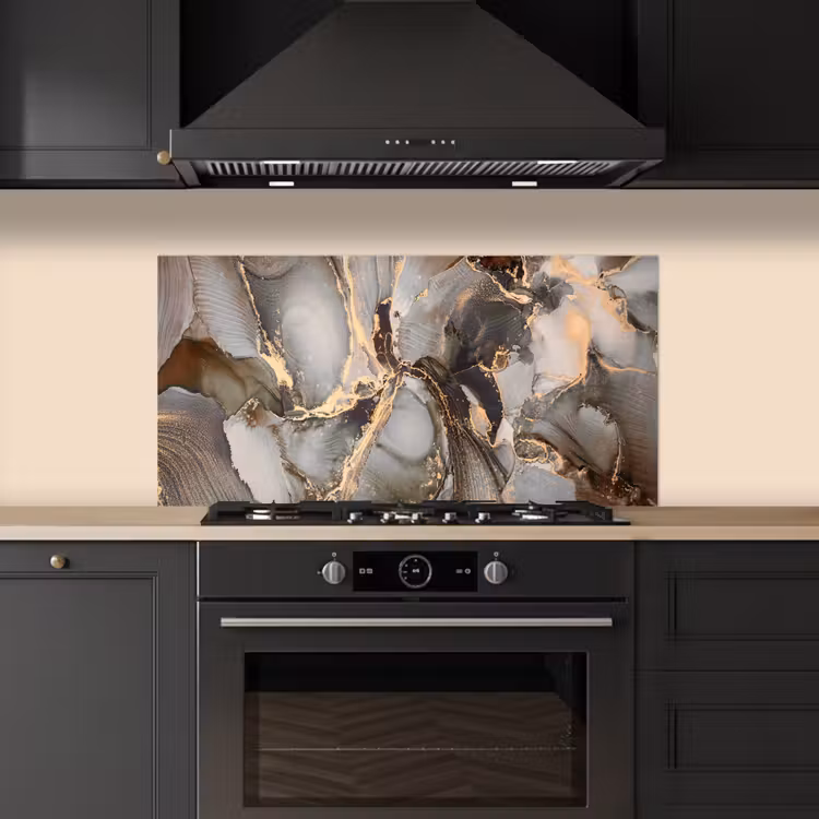 Grijs - Goud - Marmer - Marmerlook keuken achterwand spatscherm middel -sfeer1