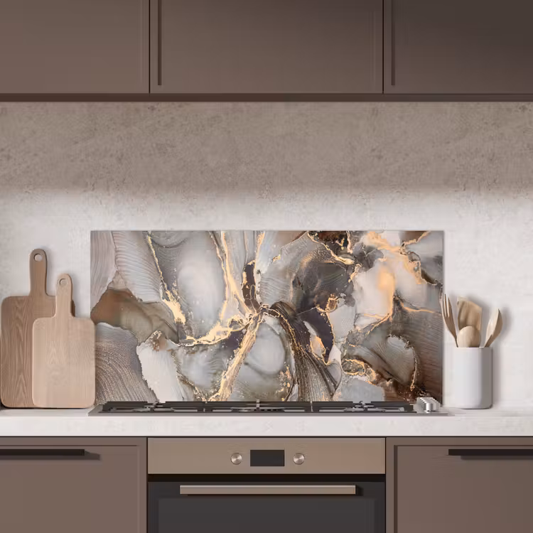 Grijs - Goud - Marmer - Marmerlook keuken achterwand spatscherm middel -sfeer2