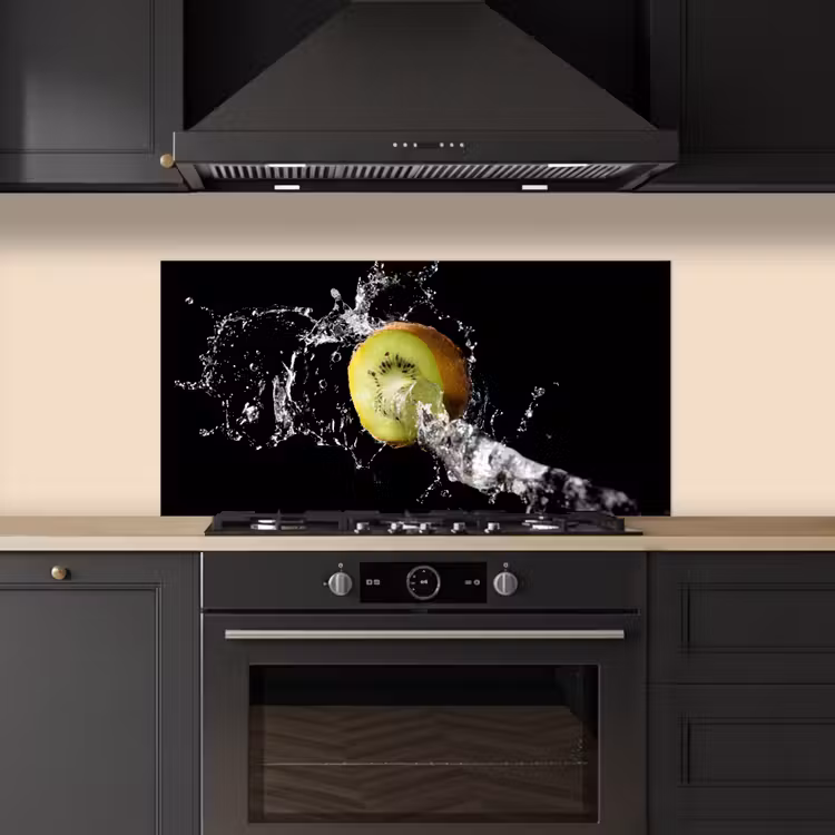 Kiwi - Fruit - Stilleven - Water - Zwart keuken achterwand spatscherm middel -sfeer1