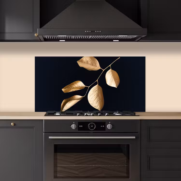 Bladeren - Tak - Goud - Luxe keuken achterwand spatscherm middel -sfeer1
