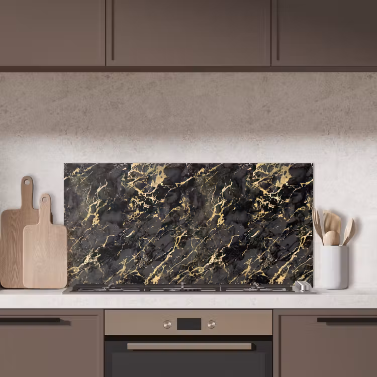 Marmer - Zwart - Goudstructuur keuken achterwand spatscherm middel 899 -sfeer2