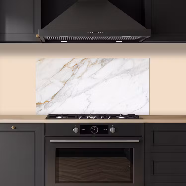 Marmer - Steen - Wit - Goud - Marmerlook - Steen - Luxe keuken achterwand spatscherm middel -sfeer1