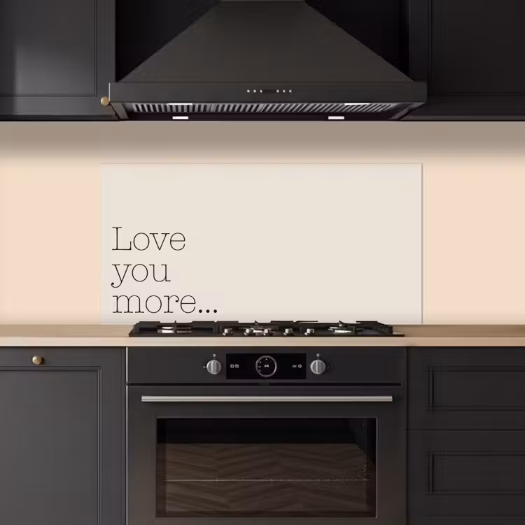 Minimalistisch - Love - Beige keuken achterwand spatscherm middel -sfeer1