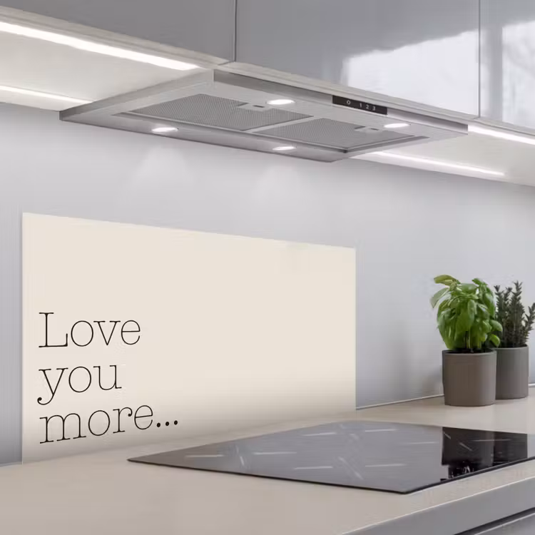 Minimalistisch - Love - Beige keuken achterwand spatscherm middel -3d_schuin