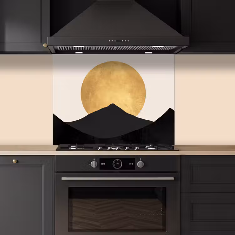 Bergsilhouetten - Gouden cirkel - Beige keuken achterwand spatscherm middel -sfeer1