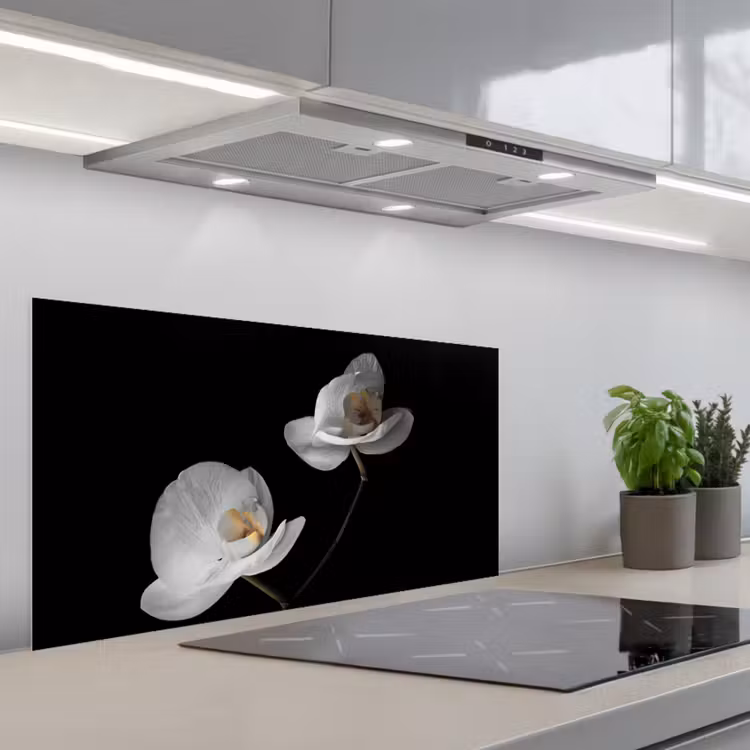 Orchidee - Bloemen - Zwart - Wit - Stilleven keuken achterwand spatscherm middel -3d_schuin