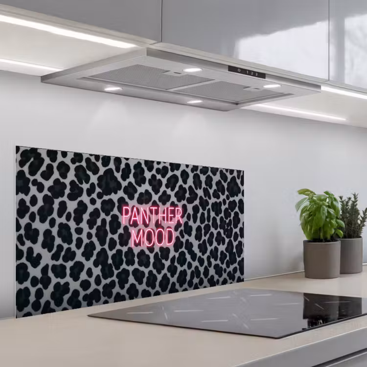 Panterprint - Zwart - Neonletters - Roze keuken achterwand spatscherm middel -3d_schuin