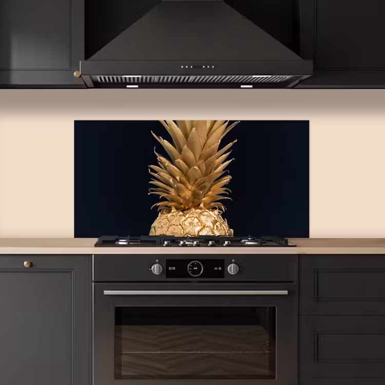 Ananas - Goud - Verf - Zwart - Fruit - Luxe keuken achterwand spatscherm middel -sfeer1