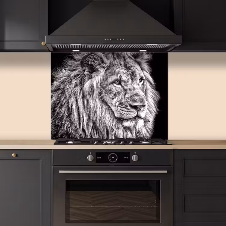 Portret - Leeuw - Zwart wit keuken achterwand spatscherm middel -sfeer1