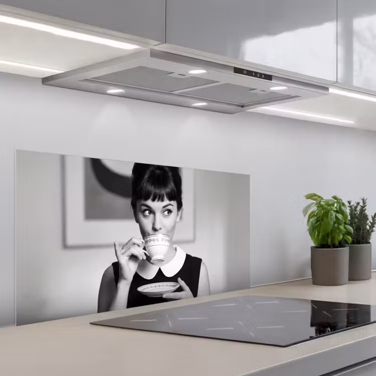 Portret - Thee - Vrouw keuken achterwand spatscherm middel -3d_schuin