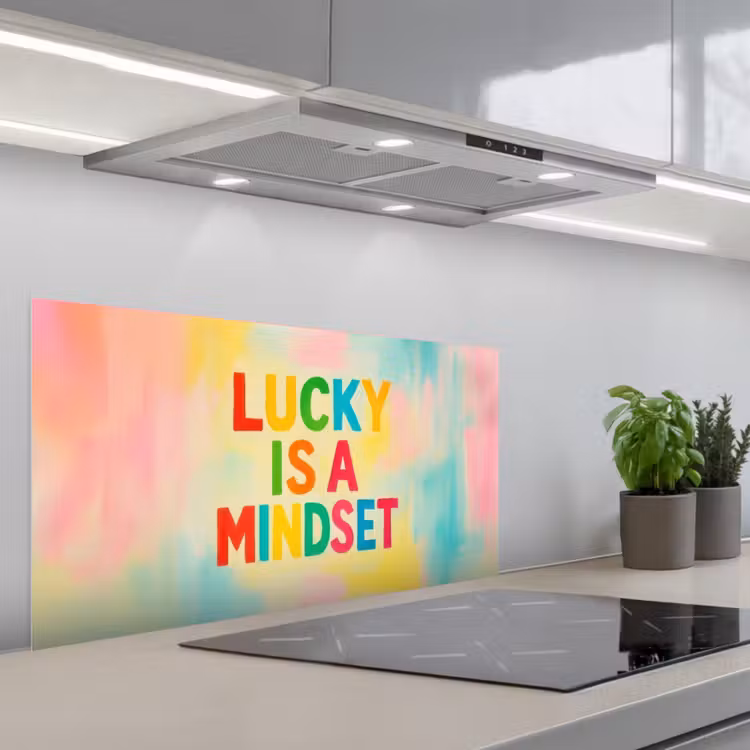 Quote - Lucky - Regenboogkleuren keuken achterwand spatscherm middel -3d_schuin