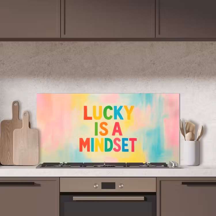 Quote - Lucky - Regenboogkleuren keuken achterwand spatscherm middel -sfeer2