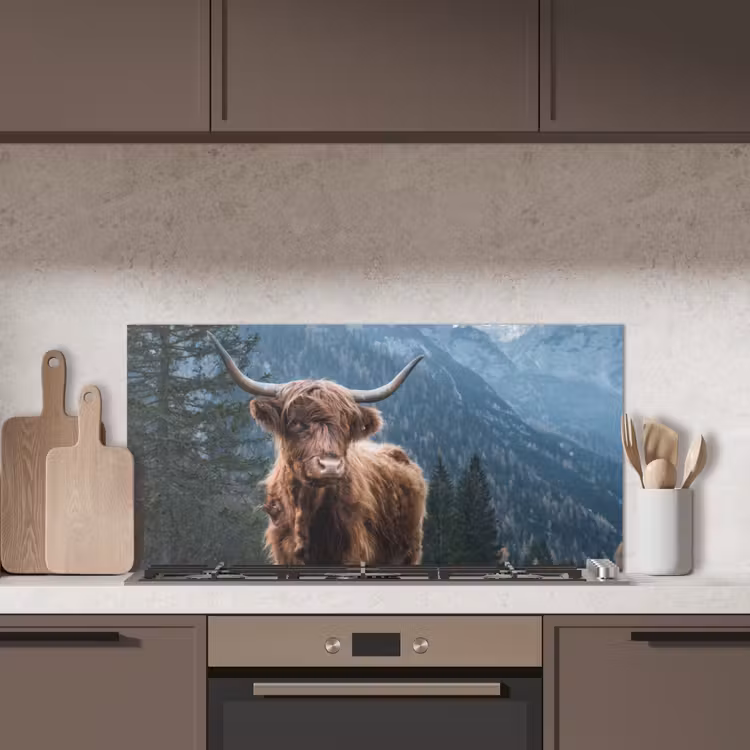 Schotse hooglander - Berg - Landschap - Bomen - Koe - Natuur keuken achterwand spatscherm middel -sfeer2