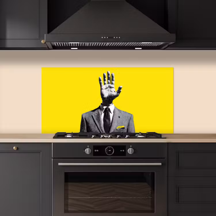 Pak - Hand - Geel keuken achterwand spatscherm middel -sfeer1