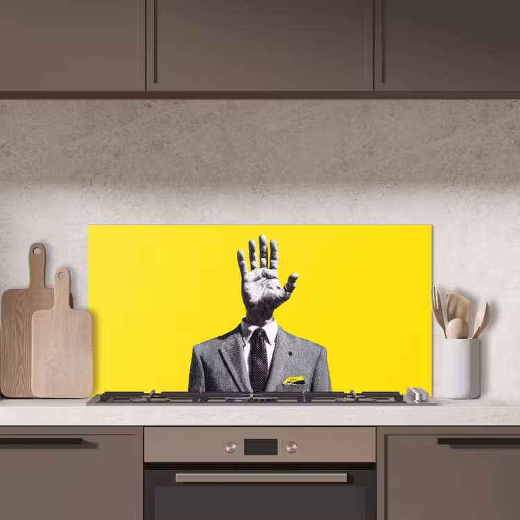 Pak - Hand - Geel keuken achterwand spatscherm middel -sfeer2