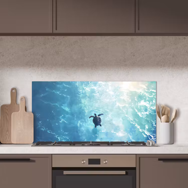 Schildpad - Zee - Blauw - Schittering keuken achterwand spatscherm middel -sfeer2