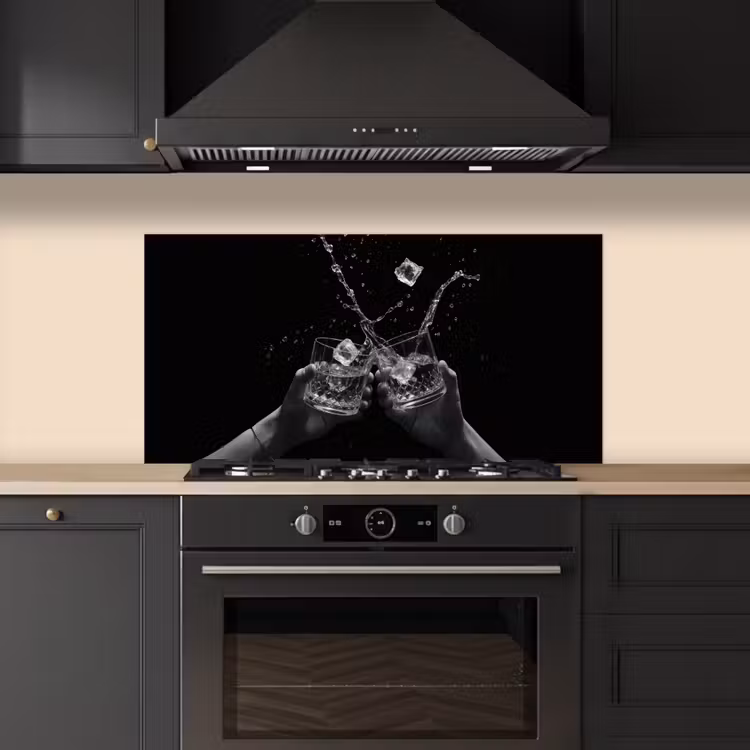 Whiskyglazen - Ijs - Spetters - Zwart keuken achterwand spatscherm middel -sfeer1
