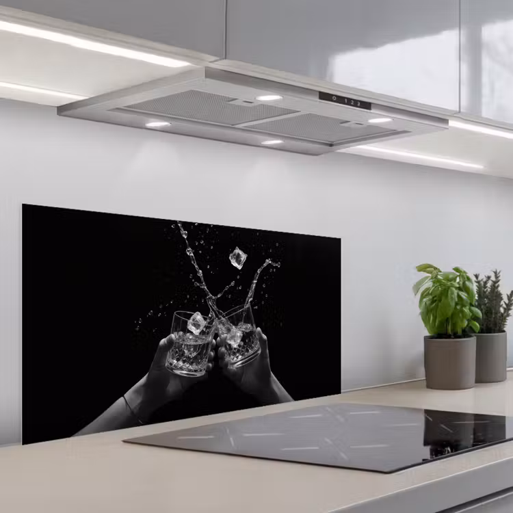 Whiskyglazen - Ijs - Spetters - Zwart keuken achterwand spatscherm middel -3d_schuin