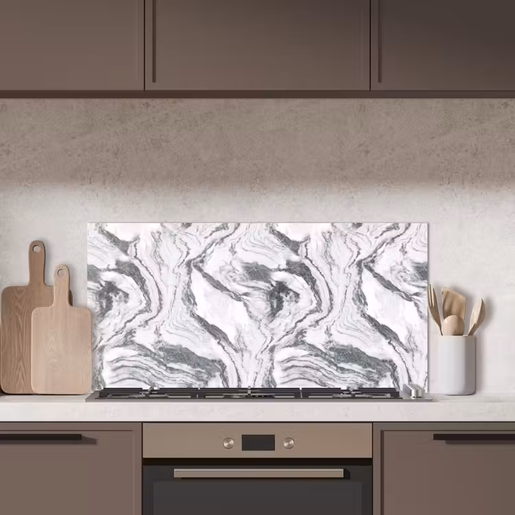Wit - Marmer - Golvend - Grafiet keuken achterwand spatscherm middel 899 -sfeer2