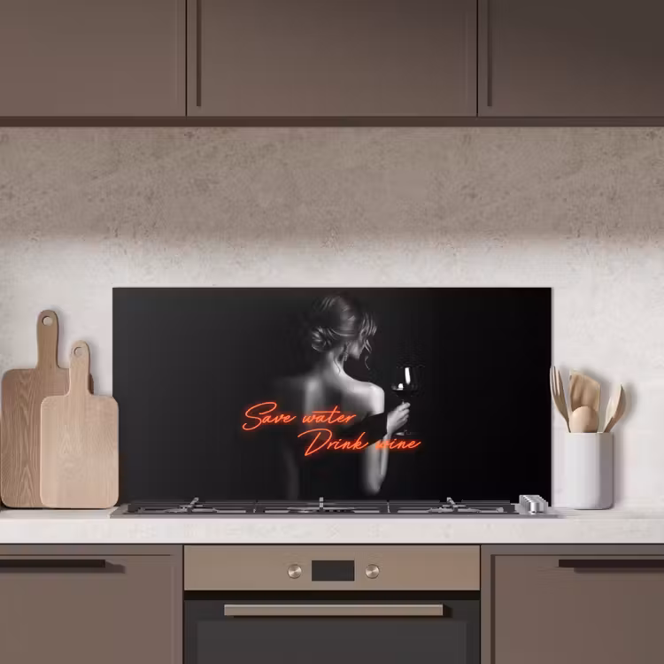 Wijn - Vrouw - Neon - Quote keuken achterwand spatscherm middel -sfeer2