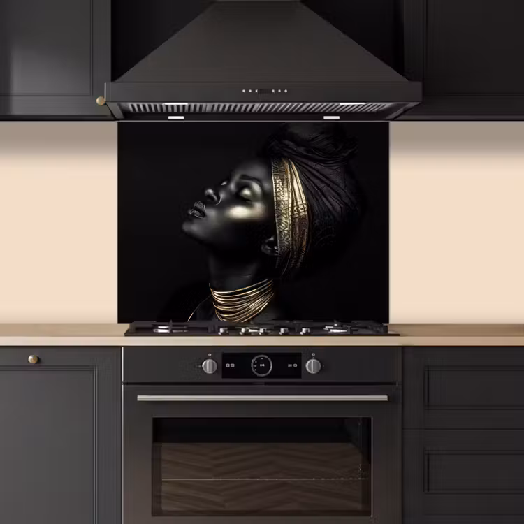 Vrouw - Zwart - Goud - Sieraden keuken achterwand spatscherm middel -sfeer1