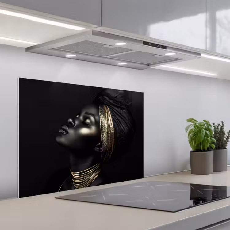 Vrouw - Zwart - Goud - Sieraden keuken achterwand spatscherm middel -3d_schuin
