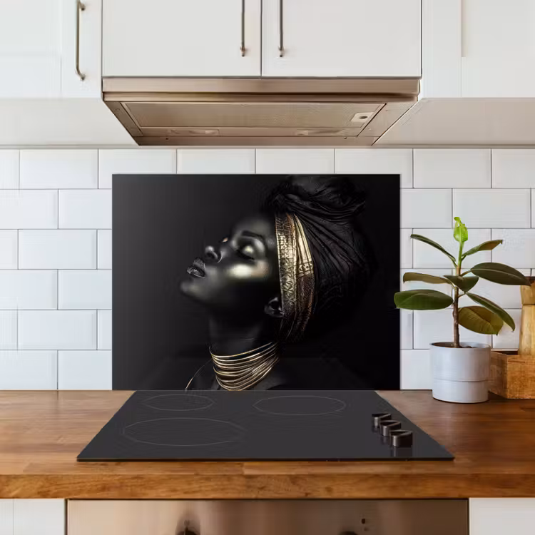 Vrouw - Zwart - Goud - Sieraden keuken achterwand spatscherm middel -sfeer2