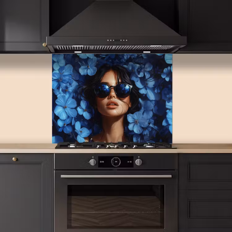 Vrouw - Blauw - Bloemen - Vlinders - Natuur keuken achterwand spatscherm middel -sfeer1