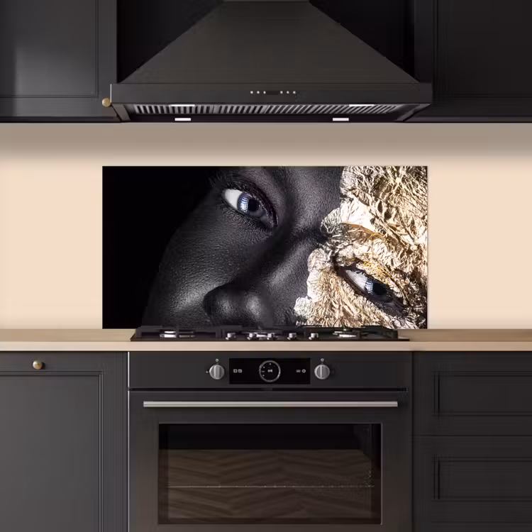 Vrouw - Goud - Zwart - Verf - Luxe keuken achterwand spatscherm middel -sfeer1
