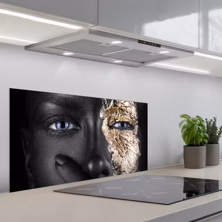 Vrouw - Goud - Zwart - Schmink - Luxe keuken achterwand spatscherm middel -3d_schuin