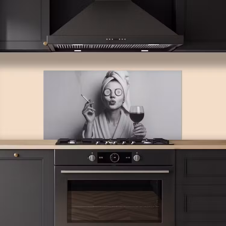 Vrouw - Masker - Wijn - Sigaret keuken achterwand spatscherm middel -sfeer1