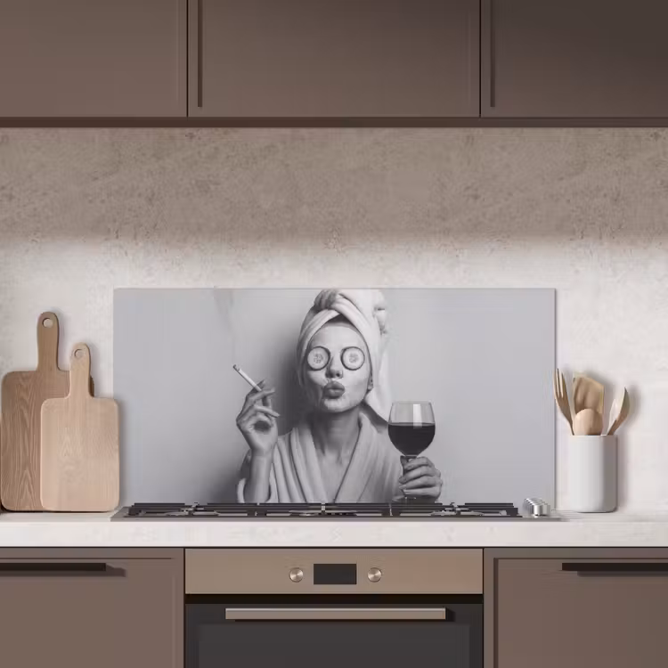 Vrouw - Masker - Wijn - Sigaret keuken achterwand spatscherm middel -sfeer2