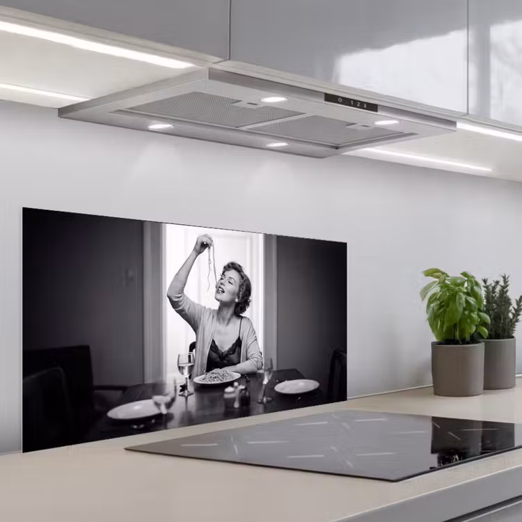 Vrouw - Spaghetti - Zwart - Wit keuken achterwand spatscherm middel -3d_schuin