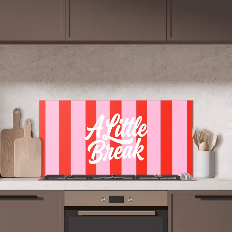 A Little Break - Strepen - Rood - Roze keuken achterwand spatscherm middel -sfeer2