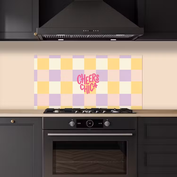 Cheers Chica - Ruitjes - Lila - Geel keuken achterwand spatscherm middel -sfeer1