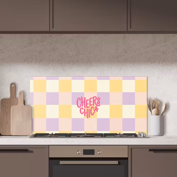 Cheers Chica - Ruitjes - Lila - Geel keuken achterwand spatscherm middel -sfeer2
