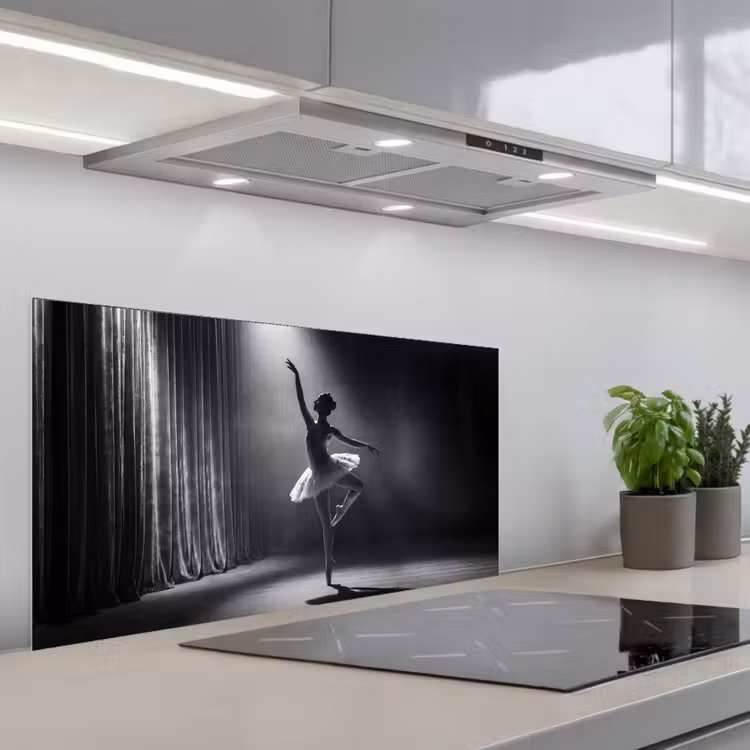 Danser - Podium - Zwart-wit - Kunst - Klassiek keuken achterwand spatscherm middel -3d_schuin