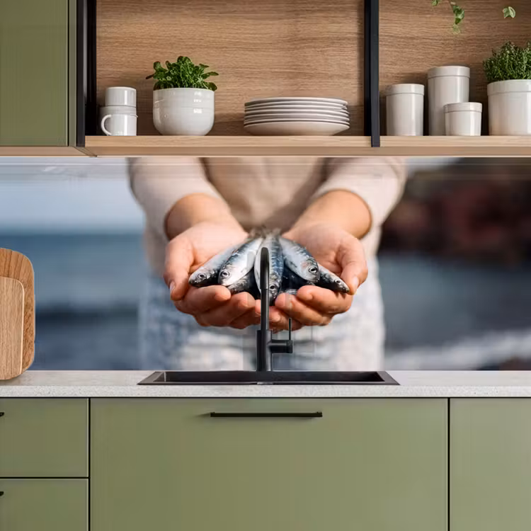 Kitchen Wall Splashback - Fish - Hands - Nature - Vis - Handen - Natuur keuken achterwand 2 middel