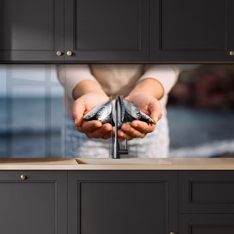 Kitchen Wall Splashback - Fish - Hands - Nature - Vis - Handen - Natuur keuken achterwand 2 middel