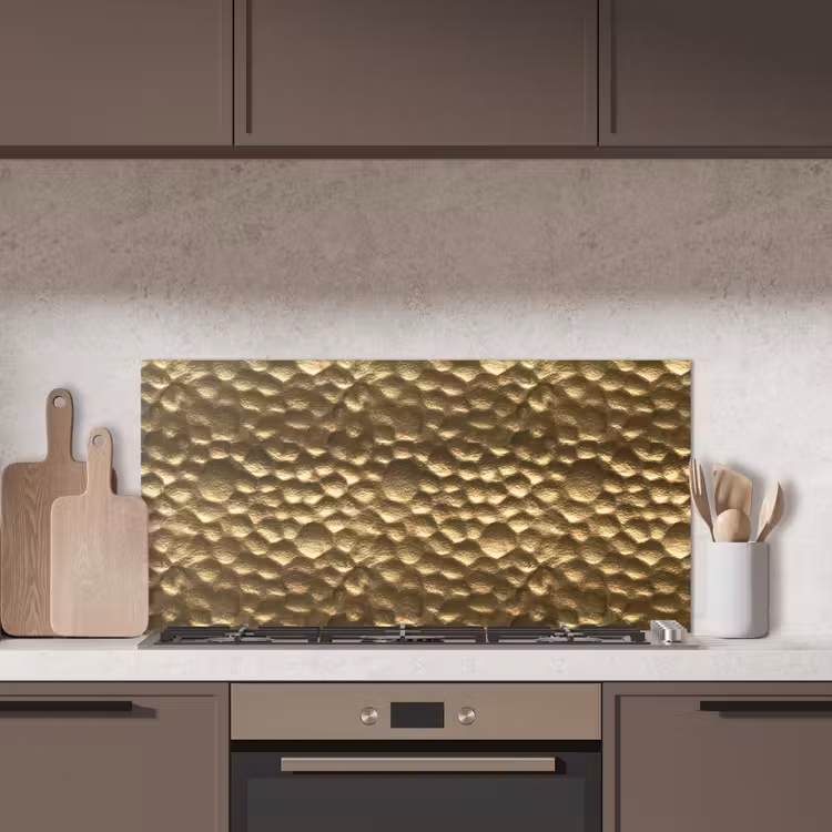Gehamerd - Reliëf - Textuur - Bronsgoud keuken achterwand spatscherm middel 899 -sfeer2