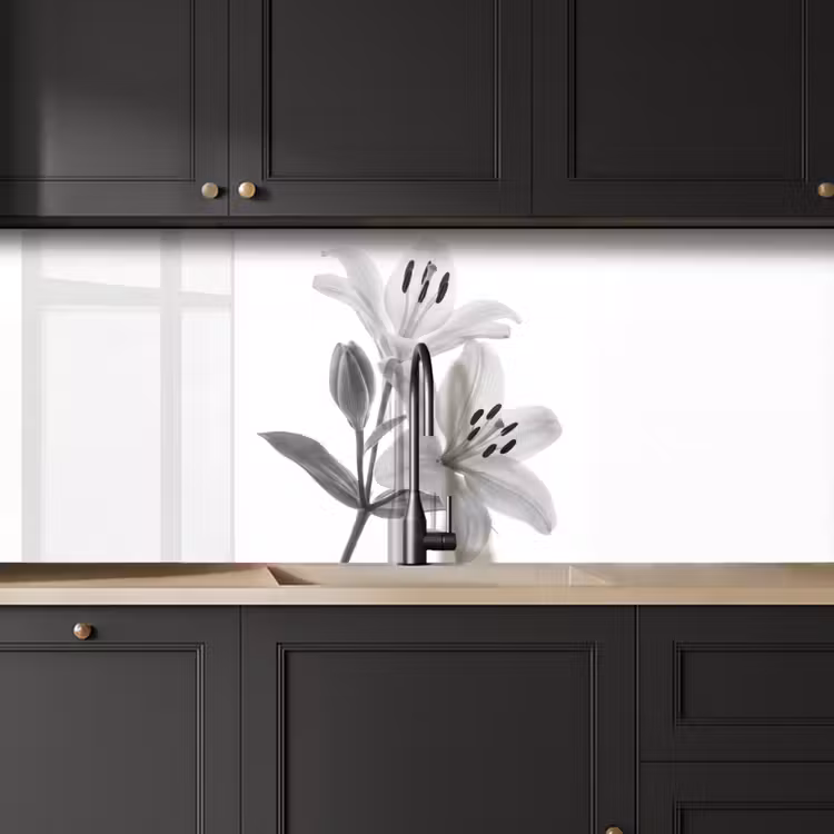 Lelies - Elegant - Zwart - Wit keuken achterwand 2 middel -sfeer1