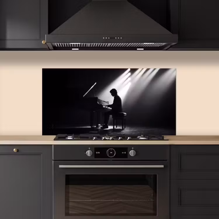 Persoon - Piano - Muziek - Zwart-wit - Podium keuken achterwand spatscherm middel -sfeer1