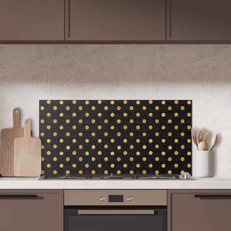 Polka Dot - Stippen - Goud - Zwart keuken achterwand spatscherm middel 899 -sfeer2