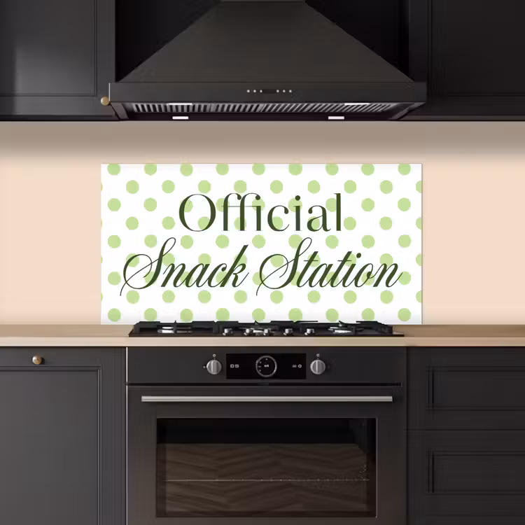 Snack Station - Groen - Stippen keuken achterwand spatscherm middel -sfeer1