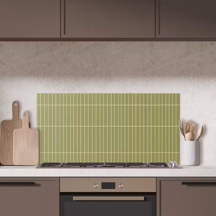 Verticaal - Wandtegel - Olijfgroen keuken achterwand spatscherm middel 899 -sfeer2