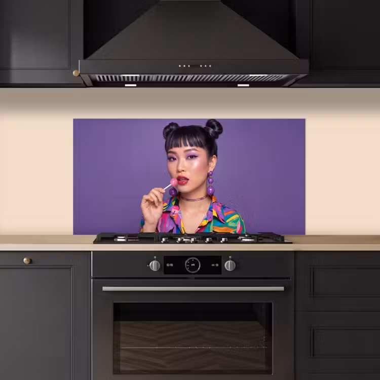 Vrouw - Portret - Make-up - Paars - Levendig keuken achterwand spatscherm middel -sfeer1