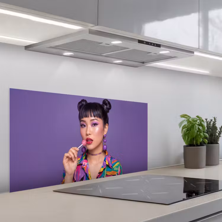 Vrouw - Portret - Make-up - Paars - Levendig keuken achterwand spatscherm middel -3d_schuin