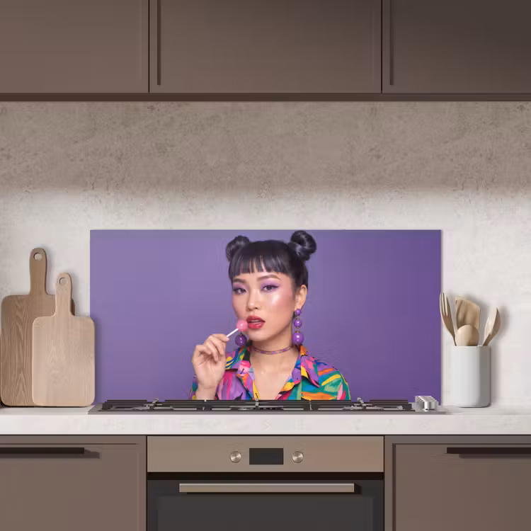 Vrouw - Portret - Make-up - Paars - Levendig keuken achterwand spatscherm middel -sfeer2