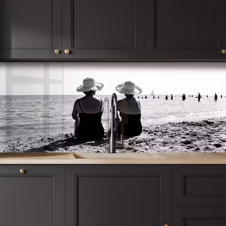 Vrouwen - Zonnehoed - Strand - Zwart - Wit keuken achterwand 2 middel -sfeer1